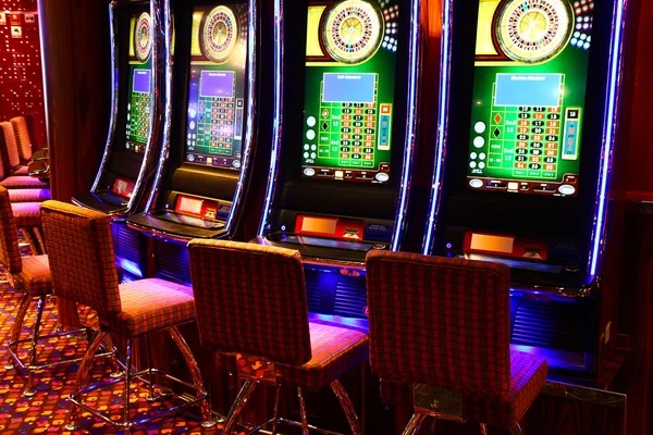 Live-dealer tables on moyang4d